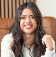 Tracey Pope's Instagram, Twitter & Facebook