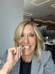 Michelle Cave's Instagram, Twitter & Facebook