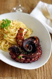 Gegrillter Oktopus Mit Spaghetti Aglio Olio E Peperoncino Spaghetti Mit Meeresfruchten Fisch Zubereiten Oktopus Rezept