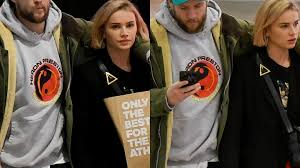 Julia kuczyńska maffashion i sebastian fabijański używali inicjałów bjf. Maffashion I Sebastian Fabijanski Przylapani Na Randce W Centrum Handlowym Podczas Gdy Ona Robila Zakupy On Wpatrywal Sie W Swoj Telefon A W Koncu Usnal