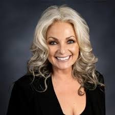 Amanda Simoneau's Instagram, Twitter & Facebook