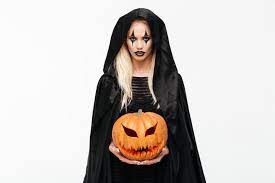 Le premier make up d'halloween de sorcière que nous vous proposons est hyper simple car notre but est vraiment de vous montrer des maquillages. 6 Idees Pour Un Maquillage D Halloween Facile A Faire A La Maison M6 Deco Fr