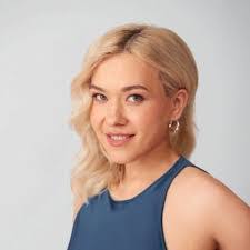 Iris Wells's Instagram, Twitter & Facebook