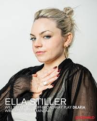 Julia Randall's Instagram, Twitter & Facebook