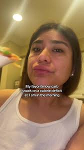 If you love second dinner, this is for you 🫶🏻🍕 #caloriedeficit #foodie  #midnightsnack #snacks #pizza #lowcarbrecipes #lowcarbpizza  #airfryerrecipes #airfryer #lowcarb #lowcalorie