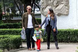 17 de octubre de 1976) es un periodista y economista mexicano. En Familia Carlos Loret De Mola Disfruta De Una Divertida Tarde En El Parque