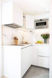 25 Amazing Small Kitchen Remodel Ideas That Perfect For Your Kitchen Nebolshie Kuhni Kroshechnye Kuhni Kuhnya V Kvartire Studii
