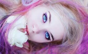 Whether it be the office or the school campus, a daytime eye makeup look is always recommended to avoid looking garish midday when lights are bright and the environment. Eye Makeup For Blue Eyes Blonde Hair And Pale Skin