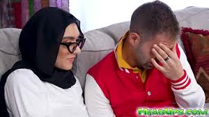 Hijab Arab lady received a warm load of jizz first time - XNXX.COM