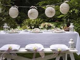 Romantisches Gartenfest Romantischer Gartentisch Mit Weissen Lampions 800 6000 Gartenfest Gartenparty Dekoration
