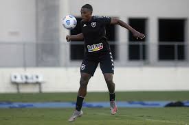 O botafogo estendeu o contrato do zagueiro henrique luro, da base, até o fim de 2021. Botafogo Goleia O Time Sub 17 Em Jogo Treino No Nilton Santos Lance