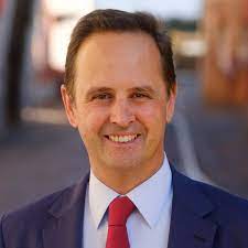 Fernando medina maciel almeida correia is a portuguese economist and politician socialist party who has been serving as current mayor of lis. Fernando Medina Facebook