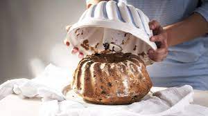 500 g mehl 2 tl salz ½ würfel hefe 1 tl zucker 250 ml wasser, lauwarmes 4 el rapsöl 1 ei füllung: Kuchen Aus Der Form Losen So Klappt Es Brigitte De