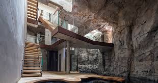 Nel Principato di Monaco spunta la casa nella roccia con "lago ...