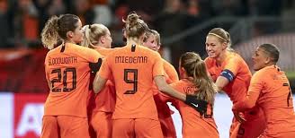 Officiële tenue oranje vrouwen t/m kwalificatie ek 2021 in dit thuisshirt spelen de oranjevrouwen tot en met 2020. Www Voetbalimages Nl Media Fotos 650x305 0 Oran