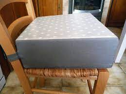 un coussin rehausseur les boutiqueuses coussin rehausseur coussin chaise rehausseur chaise bebe