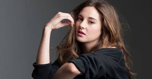 Sounds like she should be smokin newport 100s on break from the nail. Shailene Woodley Net Worth 2021 Age Height Weight Boyfriend Dating Bio Wiki Wealthy Persons
