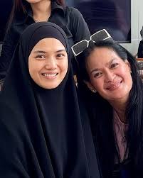 Potret Donna Harun Bersama Herfiza Sang Menantu Kesayangan, Netizen Sering  Doakan Mertuanya Dapat Hidayah