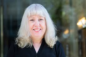 ヴィッキー・スコルジ TELLライフライン(いのちの電話) ディレクター