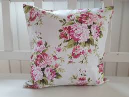 Dekokissen in altrosa wiederum wirken in verbindung mit weiß sehr elegant. Kissen Dekokissen Landhaus Rosen Rosa 40x40 O 50x50 Ungefullt Raumtraum Dekoshop