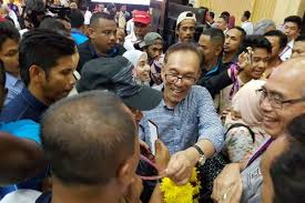 Keputusan itu diumumkan pegawai pengurus prk parlimen port dickson, khairy maamor sebentar tadi. Keputusan Rasmi Anwar Menang Prk Port Dickson Majoriti 23 560 Undi Buletin Ttkm
