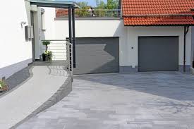 Zugang Zur Garage Und Wohnhaus Berrierefrei Gestaltet Wohnhaus Hauseingang Gestalten Haus