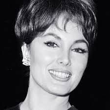 Fay Carlson's Instagram, Twitter & Facebook