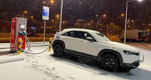 Rodzice nie mają tradycyjnych ról jak dawniej: Mazda Mx 30 Z Generatorem Pradu Wankla Rowniez W Usa I W Europie Oficjalnie Aktualizacja Samochody Elektryczne Www Elektrowoz Pl