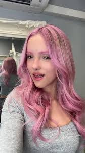 Maxine Wilkins's Instagram, Twitter & Facebook