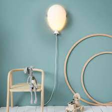 Rétro applique murale simple créatif lampe de mur fer et bois e27 base tête de cerf nordique style art déco pour chambre, salon, chambre d'enfants Applique Ballon Lumineux 98 00 Sur Www Lepetitflorilege Com Ballon Lumineux En Resine Qui Apporte Un Chambre Enfant Luminaire Chambre Enfant Ballon Lumineux