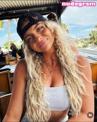 Sallie Grace  sallie.gracee  salliesuski  theekalligrace Nude Leaks  OnlyFans Photo 12 - Nudogram v2.0