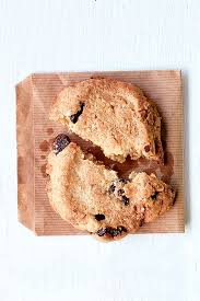 Cookies Au Chocolat Blanc Noix Du Bresil Et Cranberries Recept In 2020 Witte Chocolade Toetjes Chocolade