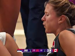 Pessoa Que Joga Na Rodinha De Vôlei Mas É Ruim Pra Jogar Em Quadra