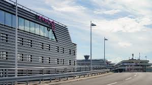 Bathrooms include showers and complimentary toiletries. Pressemitteilungen Des Koln Bonn Airport