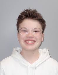 Elouise Larson's Instagram, Twitter & Facebook