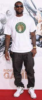His growth progression showed that he was only 6′ 1″ foot until later in his development 3. Lebron James Real Barefeet Height And Weight