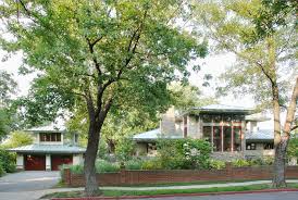 It has been restored by the frank lloyd wright preservation trust to its appearance in 1909, the last year wright lived there. Frank Lloyd Wright Inspired Prairie House In Annapolis Pursuitist