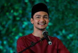 Sila klik video untuk berita selanjutnya. Lara On Twitter Xyah Pakai Songkok Tu Xsesuai Dh