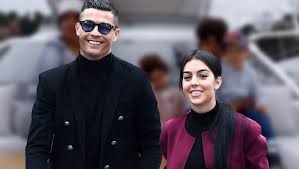 The juventus superstar is uncertain of his future at Cristiano Ronaldo Neues Familienfoto Er Zeigt Alle Vier Kinder Und Sie Sind So Gross Geworden Bunte De