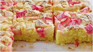 Rhabarberkuchen mit leckerer vanillecreme und streusel ich habe mich so sehr auf diese zeit gefreut dieses jahr, den es gab im ausland einfach keinen. Rhabarber Blechkuchen Mit Vanillepudding Einfach Nur Lecker