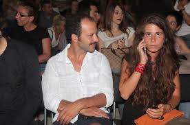 Mustafa denizli, kendisinden 15 yaş büyük rıza kocaoğlu ile aşk yaşayan kızı lal'e ilişki onayı takvim'de yer alan habere göre ünlü teknik direktör mustafa denizli'nin eski sevgilisi çiğdem. Lal Denizli Lal Denizli Ve Riza Kocaoglu Mustafa Denizli Mustafa Denizli Nin Kizi Lal Denizli Lal
