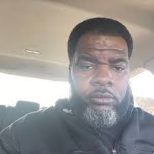 Travis Lomax's Instagram, Twitter & Facebook