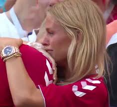 The relationship of elina and simon has mostly been excellent. Simon Kjaer And Wife