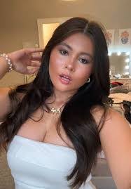 Kerry Flanagan's Instagram, Twitter & Facebook