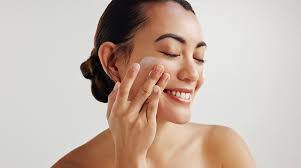 How to Use Gentle Cleansers In Skin Care - Skin Care - Garnier