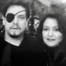 Historical figure carving ideas for old pecan tree stump