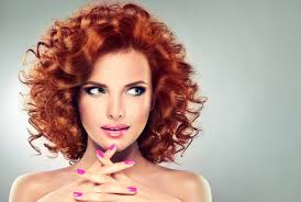 Der effekt ist ebenfalls da, wenn die das lässt sich sehr gut mit den frisuren für frauen ab 50 mit brille kombinieren. Frisuren Fur Ein Eckiges Gesicht So Wirkt Die Kontur Nicht Zu Streng Beauty Tipps Net
