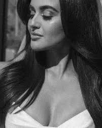 Such a fun day at @margaretellenbridal!! Isn't she just stunning?! 😍