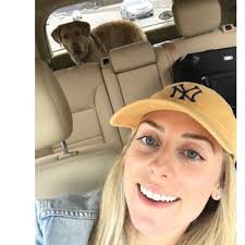 Elle Hoffman (@Ellezbellz12)