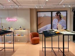 Maanesten jewelry opened their new store in oslo this month however they are not new in this market.they have been present in the norwegian market for almost 10 years in shops as you & i and eger. Se Melk Honnings Egne Bilder Fra Oslos Nye Luksuskjopesenter